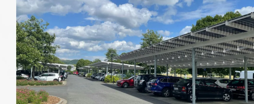 Ombrière photovoltaïque sur un parking, secteur solaire en PACA